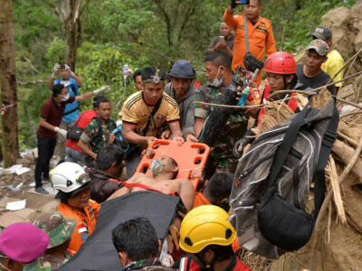 12 women killed by landslide in Indonesia gold mine