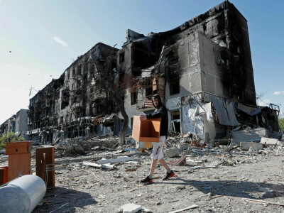 Ukraine warns talks with Russia may collapse as battles rage in east