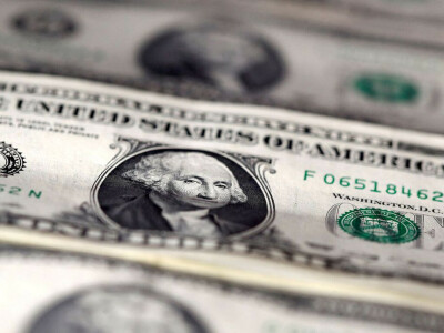 Dollar slips before expected Fed rate hike