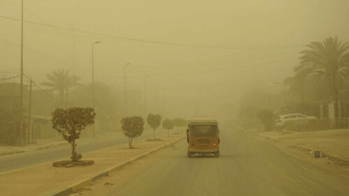 Iraq sandstorm sends more than 1,000 to hospital