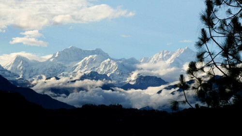 Indian climber dies on Himalayan peak