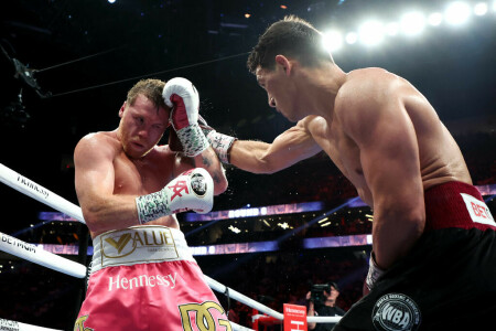 Bivol beats &lsquo;Canelo&rsquo; Alvarez to retain WBA light heavyweight title