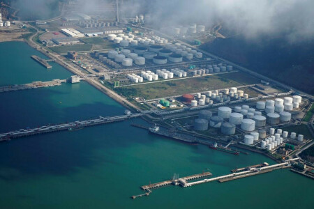 China&rsquo;s Iranian oil imports ease on poor margins, lure of Russian oil