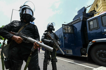 Outgoing Sri Lankan PM evacuated by troops