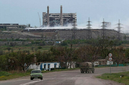 At least 100 civilians still in Ukrainian city of Mariupol&rsquo;s steel works
