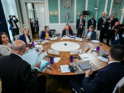 G7 foreign ministers vow to continue economic pressure on Russia