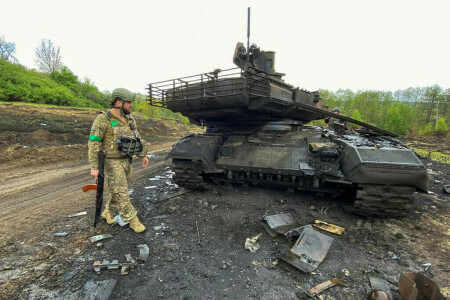 Ukraine presses counteroffensive on key Russian line of assault