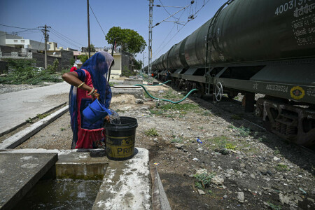 Waiting for the water train in scorching India Waiting for the water train in scorching India