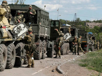 More than 250 Ukrainian troops surrender as Kyiv orders Mariupol to yield