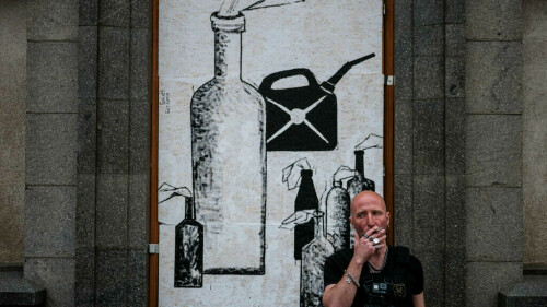 Ukraine street artist Gamlet &lsquo;under orders&rsquo; to paint Kharkiv
