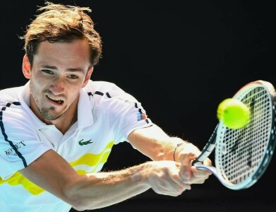 Medvedev says he&rsquo;s no French Open favourite after comeback loss