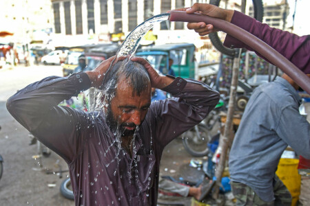 Extreme temperatures compound poverty in Pakistan&rsquo;s hottest city