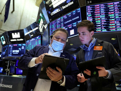 Wall Street retreats as economic data, weak outlooks fuel recession jitters