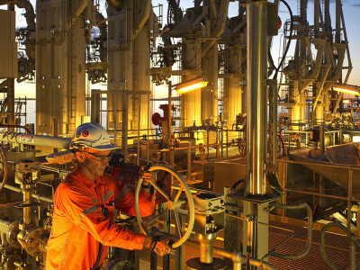 US natural gas soars to 13-year high as power and LNG plants use more fuel