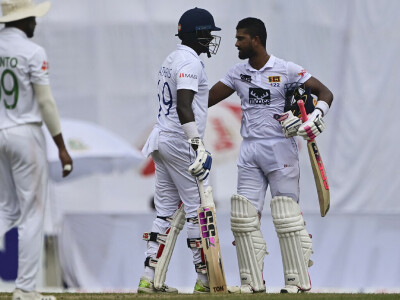 Mathews, Chandimal each hit tons to extend Sri Lanka lead