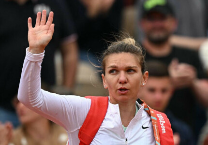 Halep hopes to learn from on-court panic attack