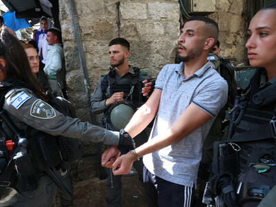 Clashes at Al-Aqsa mosque before contested Israeli flag march