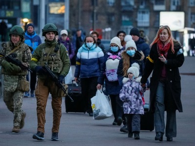 Civilians evacuated from Ukraine's Mariupol; U.S. Speaker Pelosi visits Kyiv