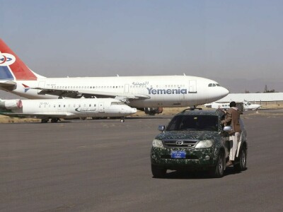 Flight leaves rebel-held Yemen capital as truce expiry looms