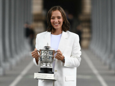 Swiatek extends lead on top of WTA rankings