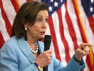 US House speaker Pelosi discloses trades in Apple and Microsoft