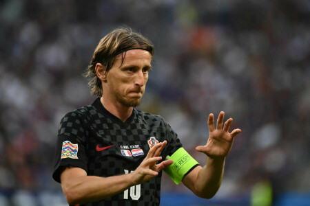 Majestic Modric gives Croatia victory in France