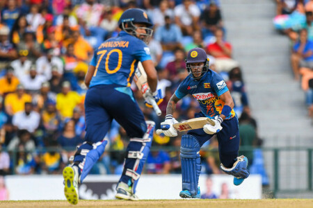Mendis anchors Sri Lankan batting in first ODI against Australia