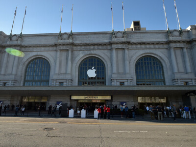 Apple faces &pound;750mn lawsuit over iPhone software update