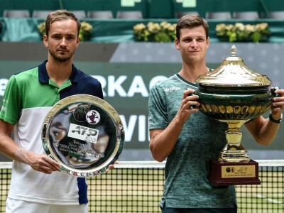 Hurkacz thrashes Medvedev for Halle title, sounds Wimbledon warning