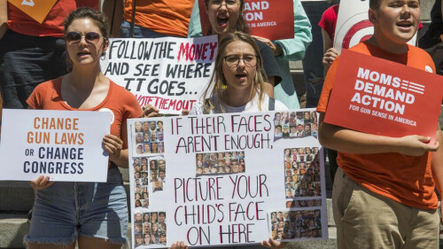 US Senate advances breakthrough bill on gun safety