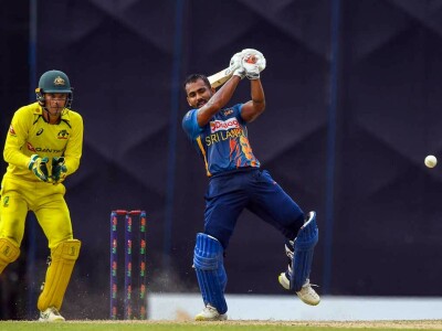 Australia bowl out Sri Lanka for 160 after Karunaratne rearguard