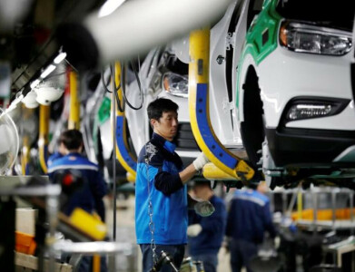 Five countries seek to delay EU fossil fuel car phase-out: document