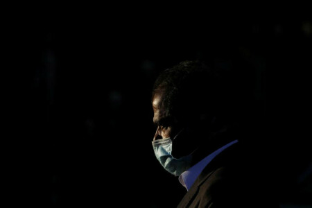 Pakistan orders masks on domestic flights as COVID numbers rise