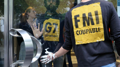 Climate activists block IMF Paris office doors