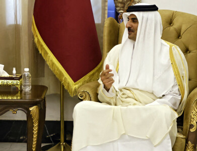 UAE national security adviser meets Qatar's emir in second visit UAE national security adviser meets Qatar's emir in second visit