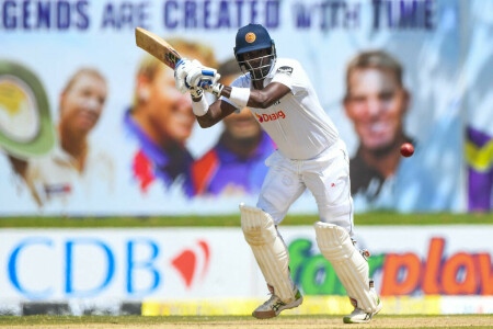 Sri Lanka&rsquo;s Mathews out with Covid as first Test resumes
