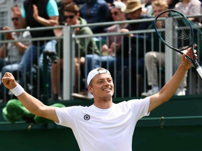 Van Rijthoven extends fairytale run at Wimbledon