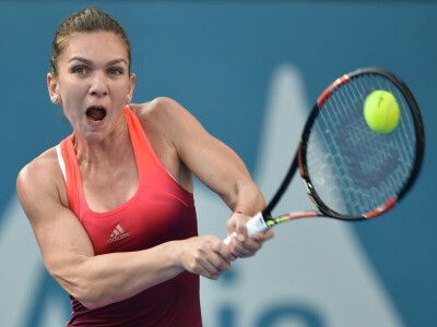 Former champion Halep thumps Frech to reach Wimbledon fourth round
