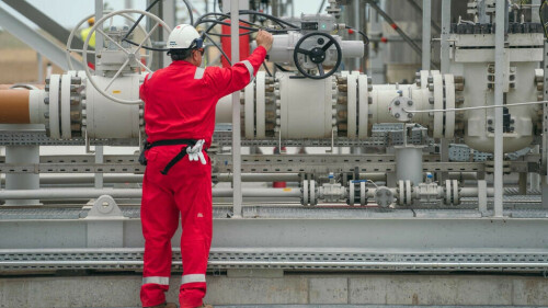 In mine-infested sea, Romania aims to cut Russia gas reliance