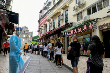 Several eastern Chinese areas in mass COVID testing to curb new waves of infections