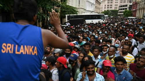 Sri Lanka president hits airport standoff in escape attempt