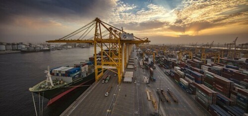 Dubai maintains position as top shipping centre in Arab world