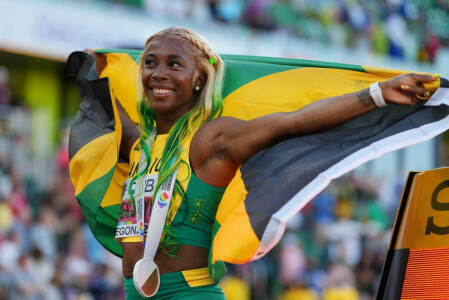 Fraser-Pryce wins fifth world 100m title in Jamaican cleansweep