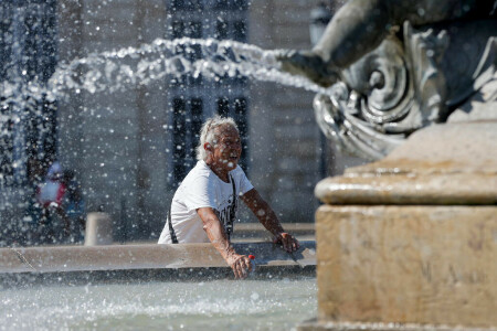 Europe burns as heatwave breaks temperature records
