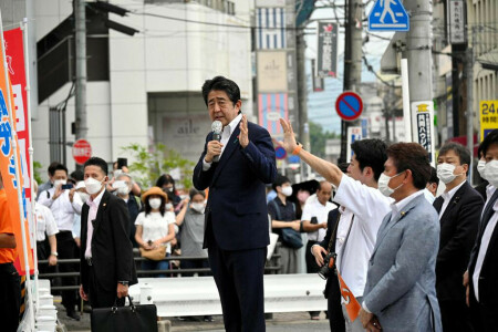 The 2.5 seconds that sealed Shinzo Abe&rsquo;s fatal security lapses
