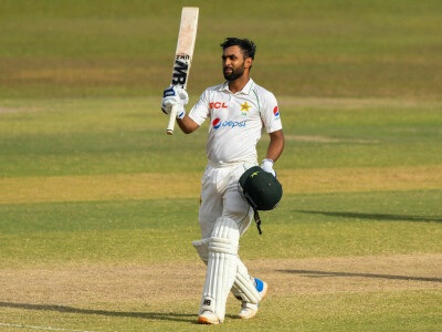 Ton-up Shafique drives Pakistan&rsquo;s record chase at Galle
