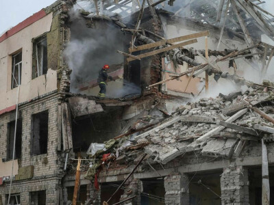 US pledges more military aid to Ukraine, peace seems far off