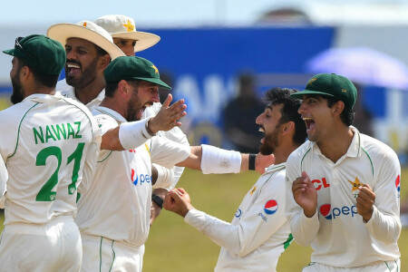 Pakistan hurt Sri Lanka with key wickets in second Test