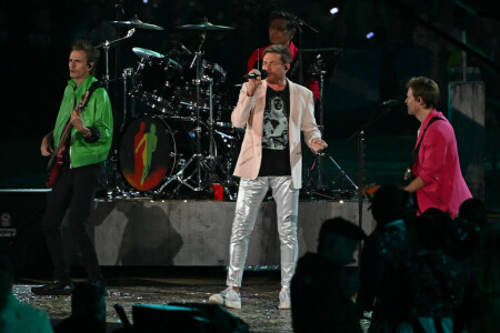 Birmingham sparkles as Commonwealth Games open to strains of Duran Duran