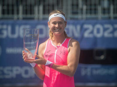 Bouzkova wins first WTA title at home in Prague